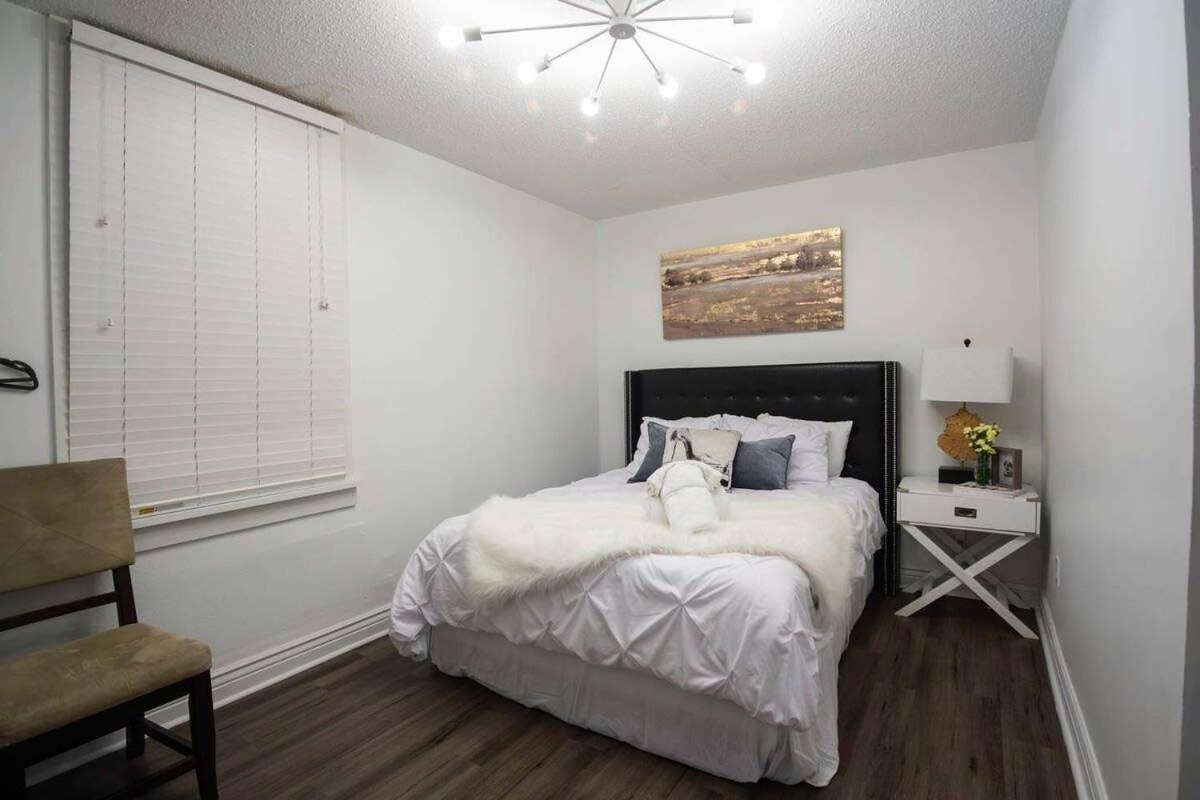 5 BR - Sleeps 8! Steps from Bourbon Street!