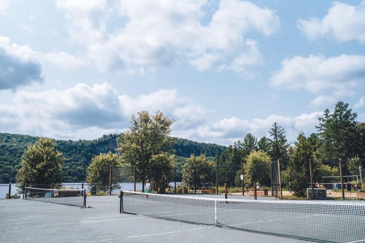 Waterfront condo with magnificent view