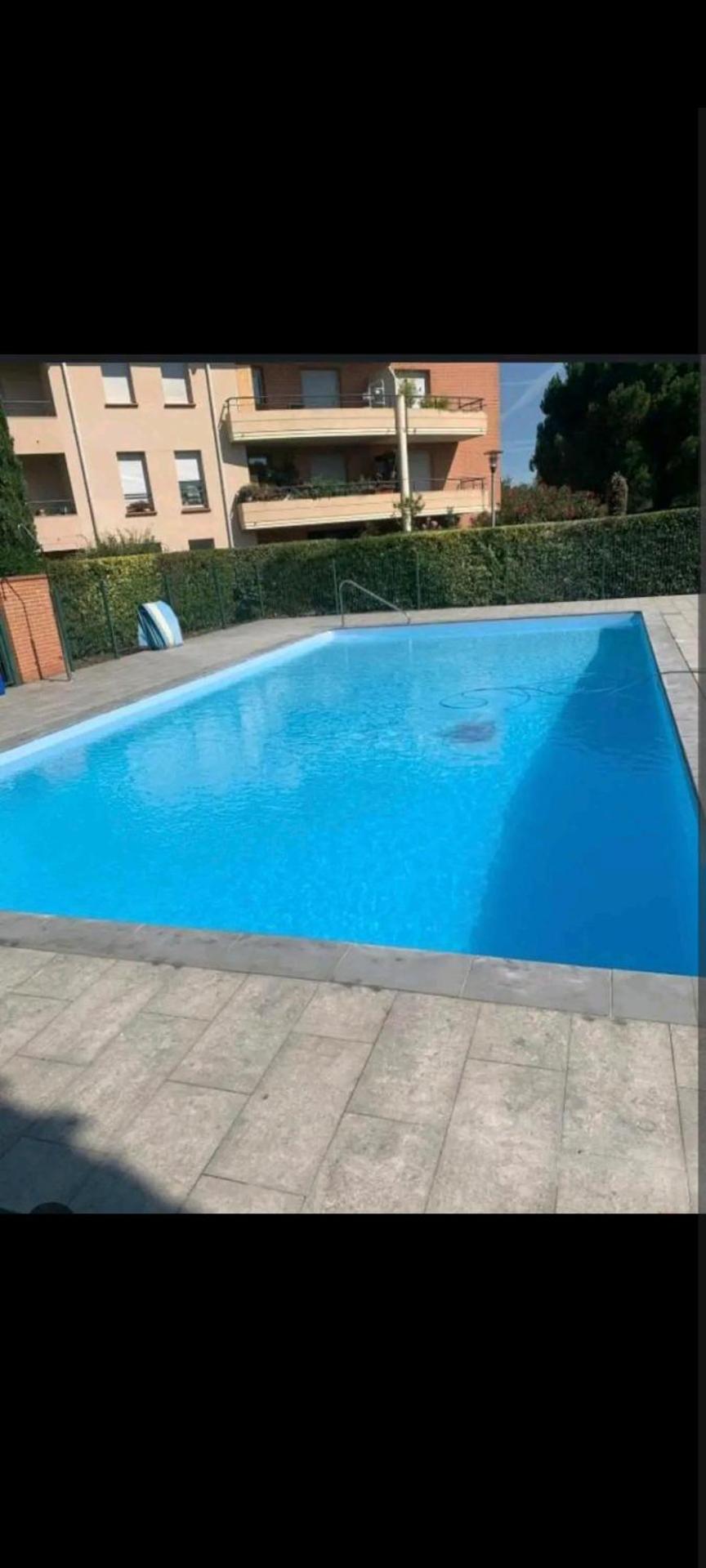 Joli T2, jacuzzi, lit rond, jardin, parking privé, métro
