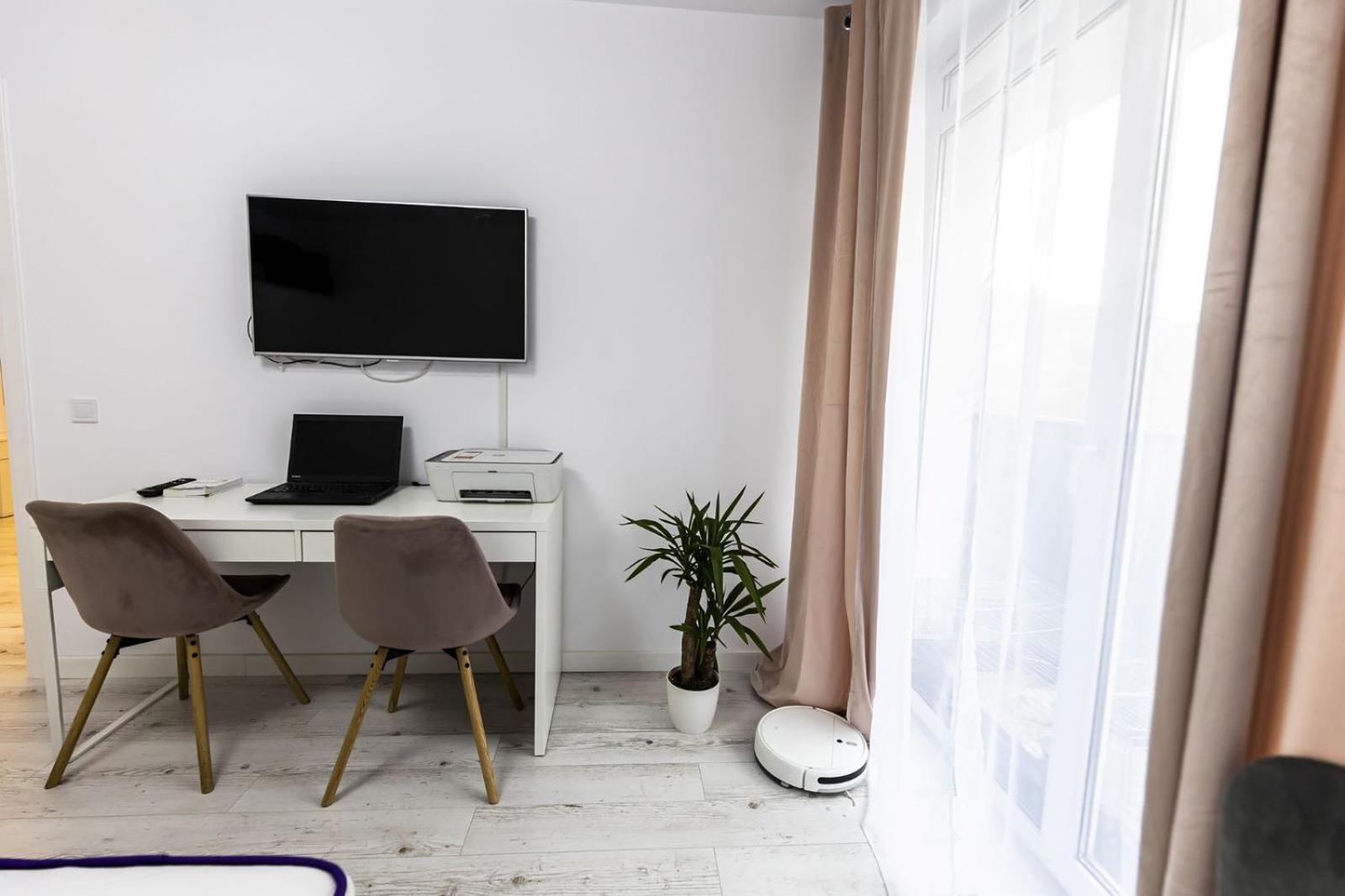 Aparthotel West Marina Cluj - parcare gratuita, self check in 24h, Cluj Arena 10 minute!