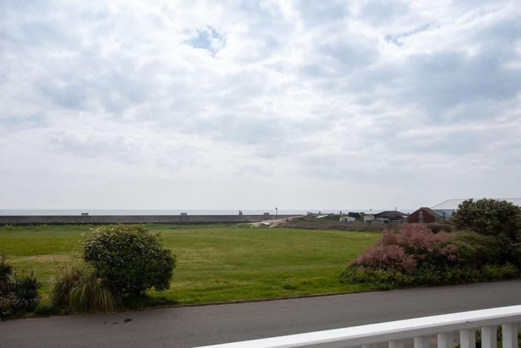 Bright & modern Sussex seafront home Great views