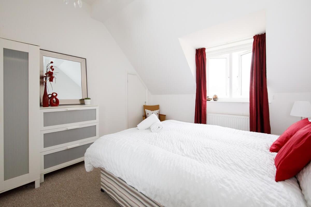 Lovely Selsey apartment with sea views sleeps 4