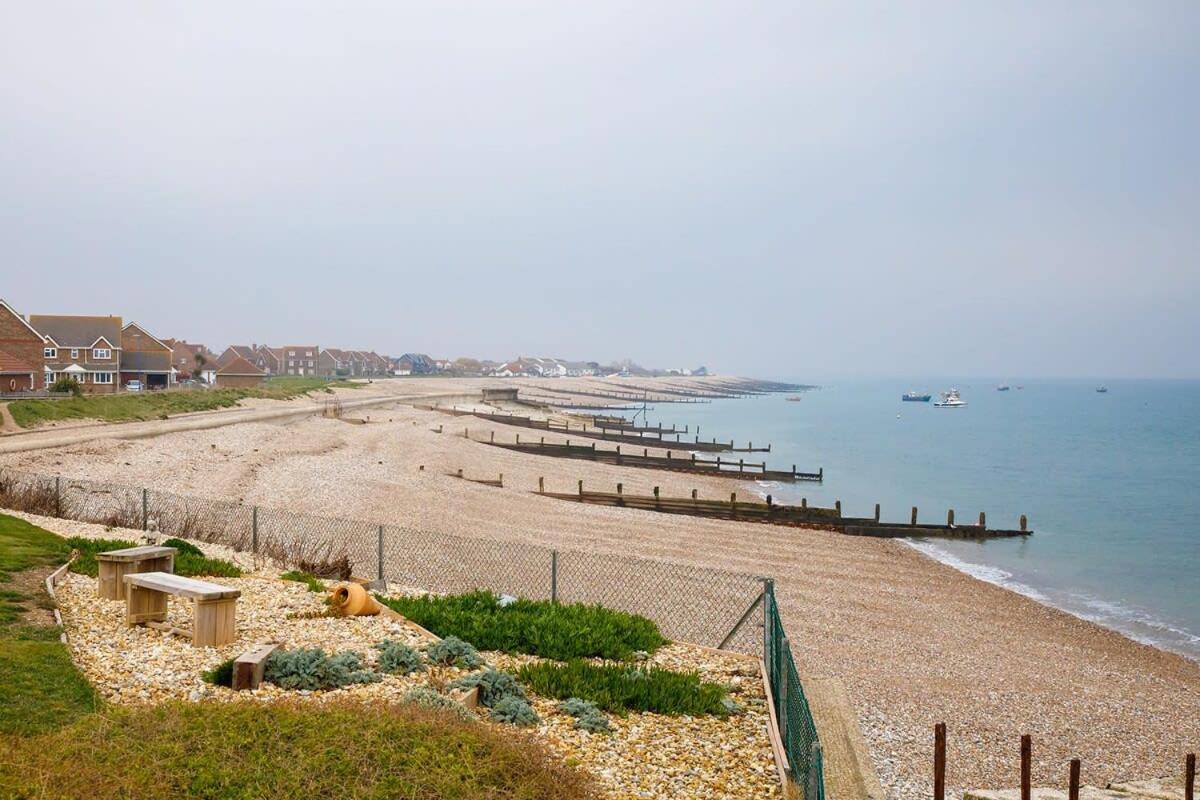 Lovely Selsey apartment with sea views sleeps 4