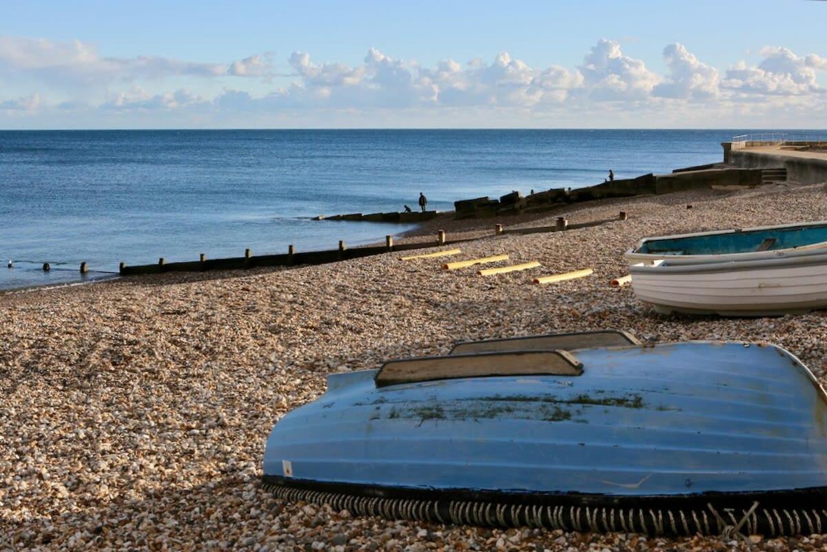 Lovely Selsey apartment with sea views sleeps 4