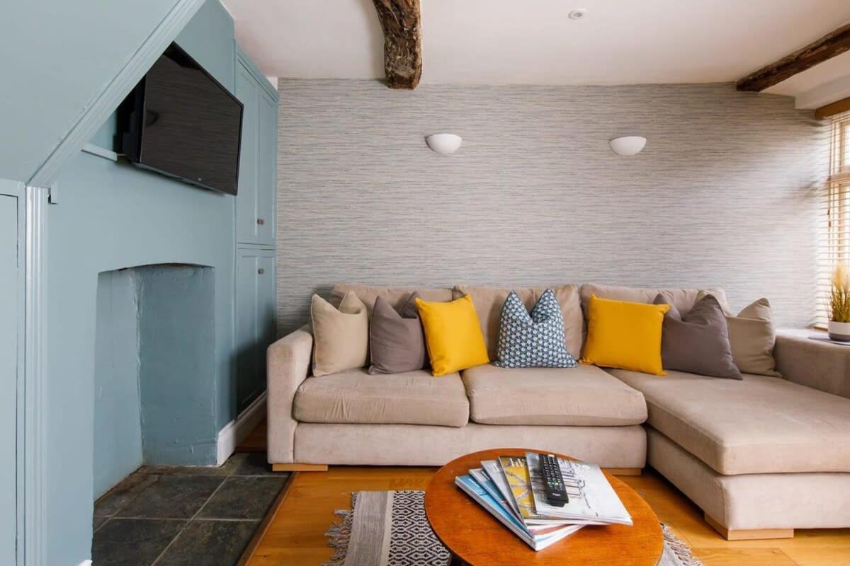 Charming three-bedroom central townhouse