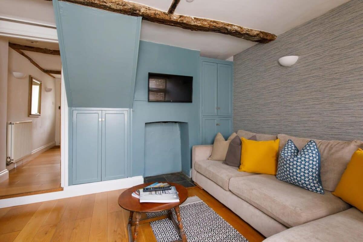 Charming three-bedroom central townhouse