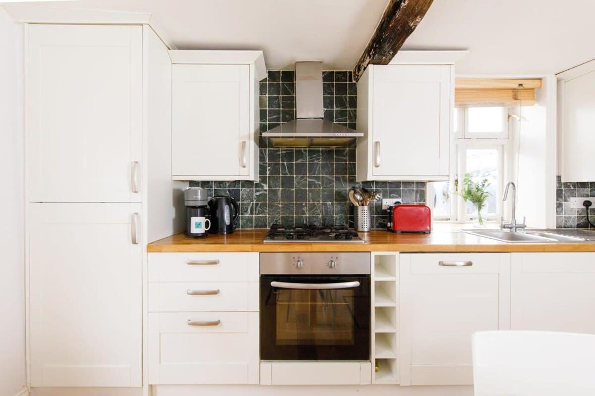 Charming three-bedroom central townhouse