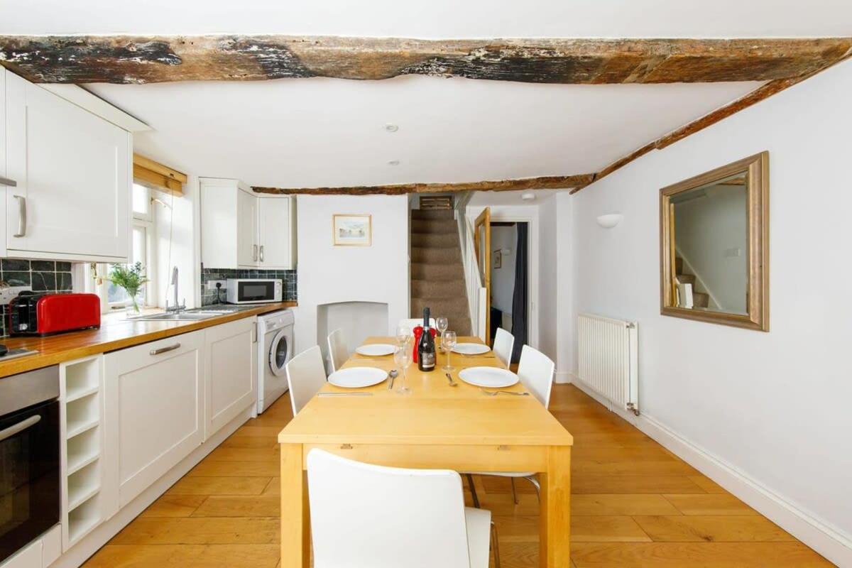 Charming three-bedroom central townhouse