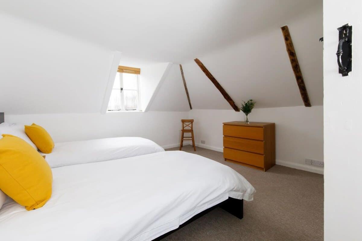 Charming three-bedroom central townhouse