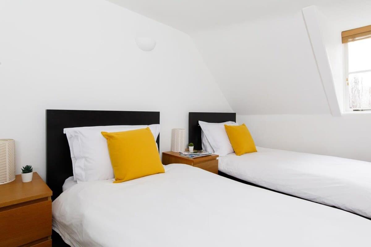 Charming three-bedroom central townhouse