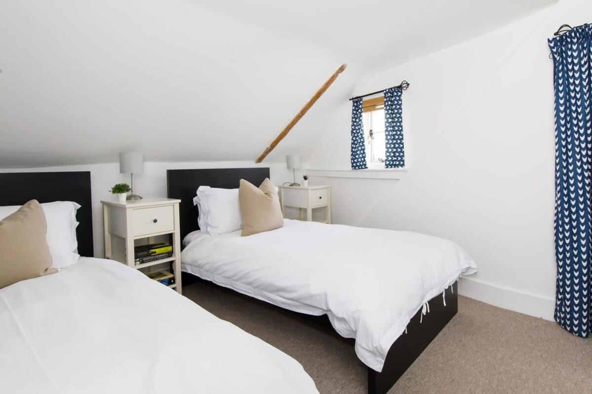 Charming three-bedroom central townhouse