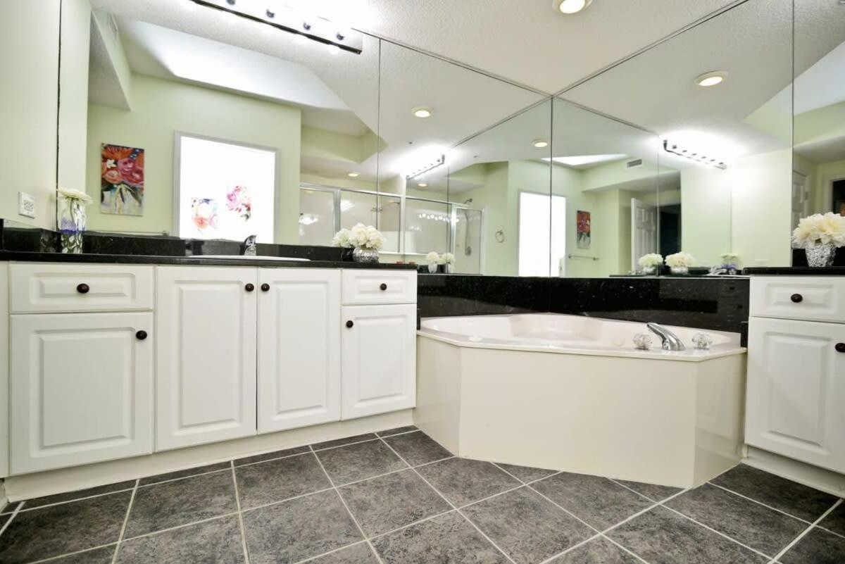 Waterfront Luxury Huge Condo with 15000sf Pool