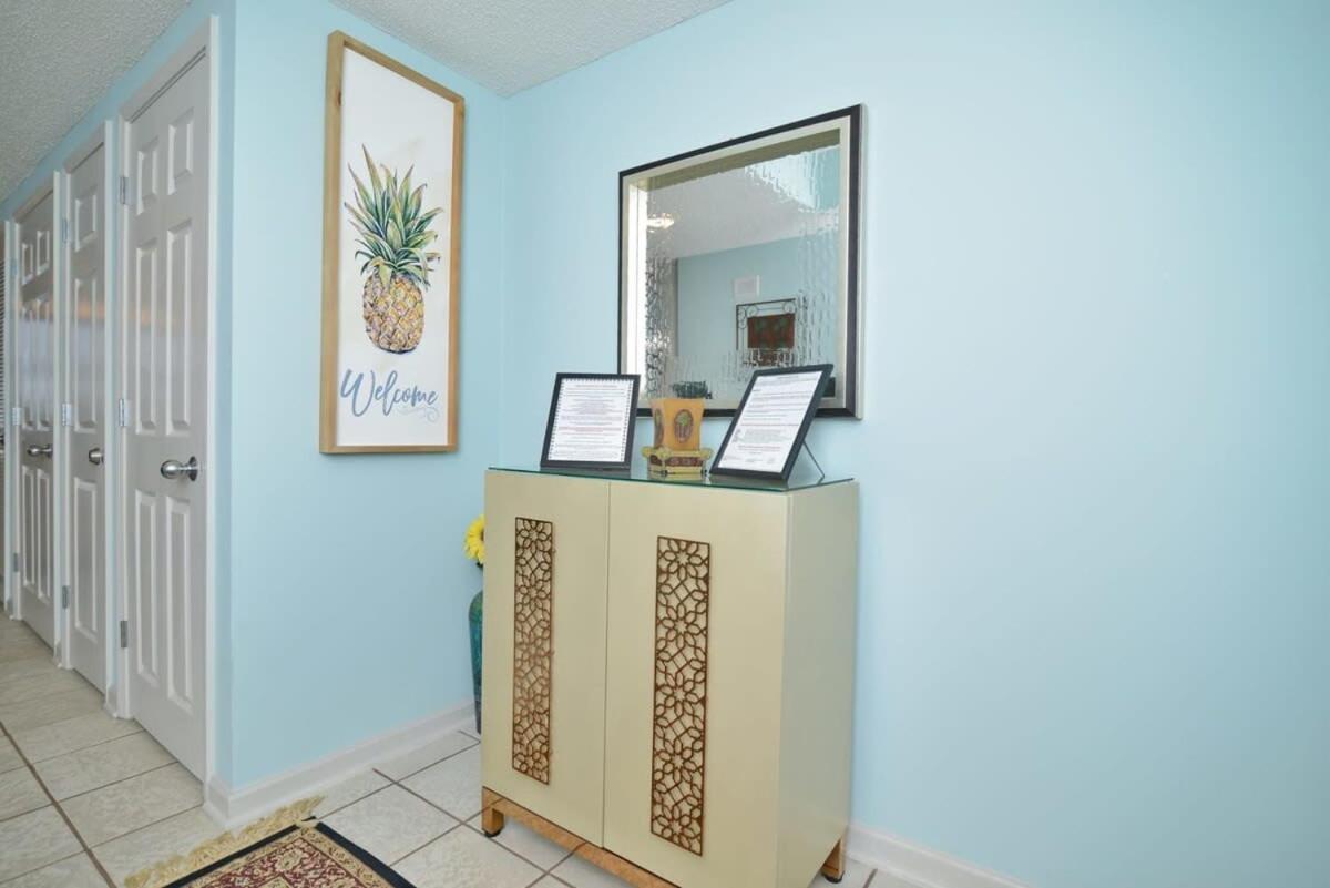 Waterfront Luxury Huge Condo with 15000sf Pool