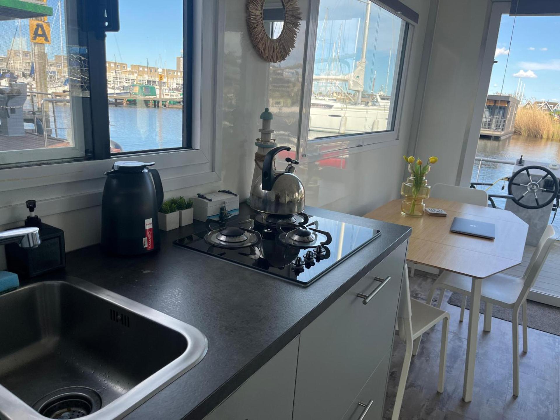 Tiny lake houses near the beach and centre by Weltevreden Experience