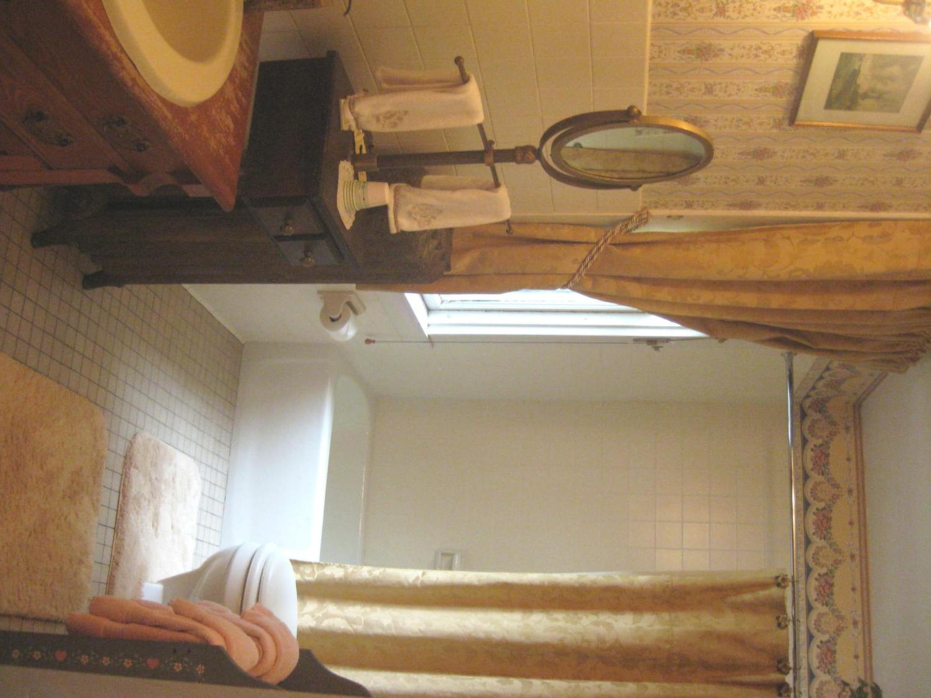 The Bridges Inn at Whitcomb House B&B