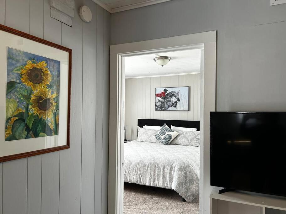 Walk To Goodspeed Opera House from this quaint 2 BDRM APT