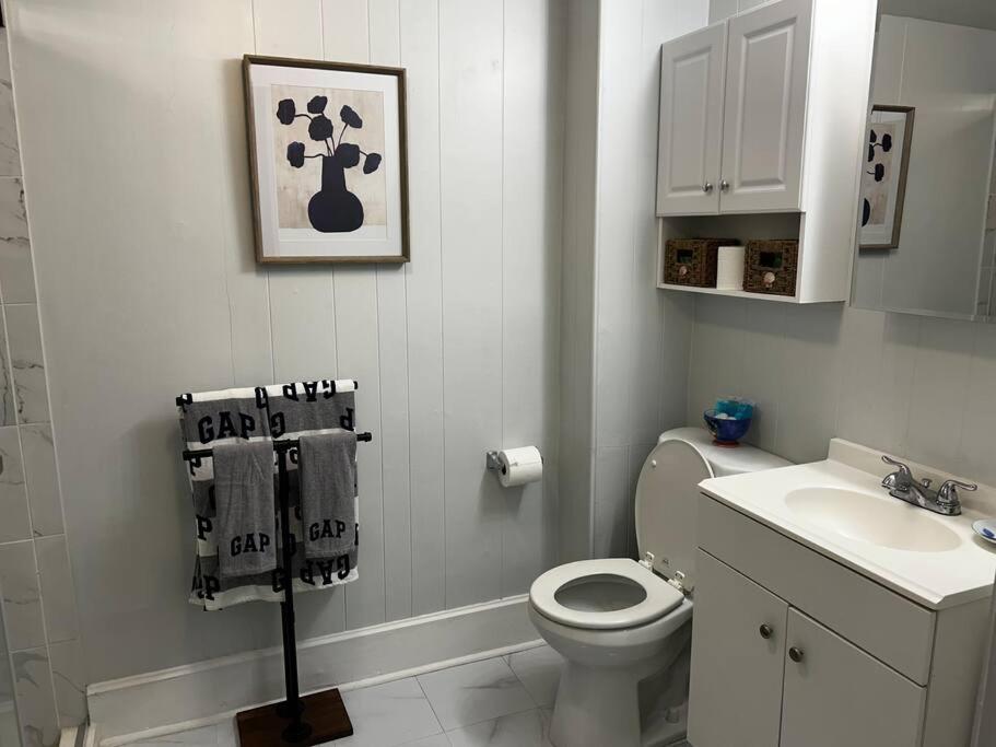 Walk To Goodspeed Opera House from this quaint 2 BDRM APT