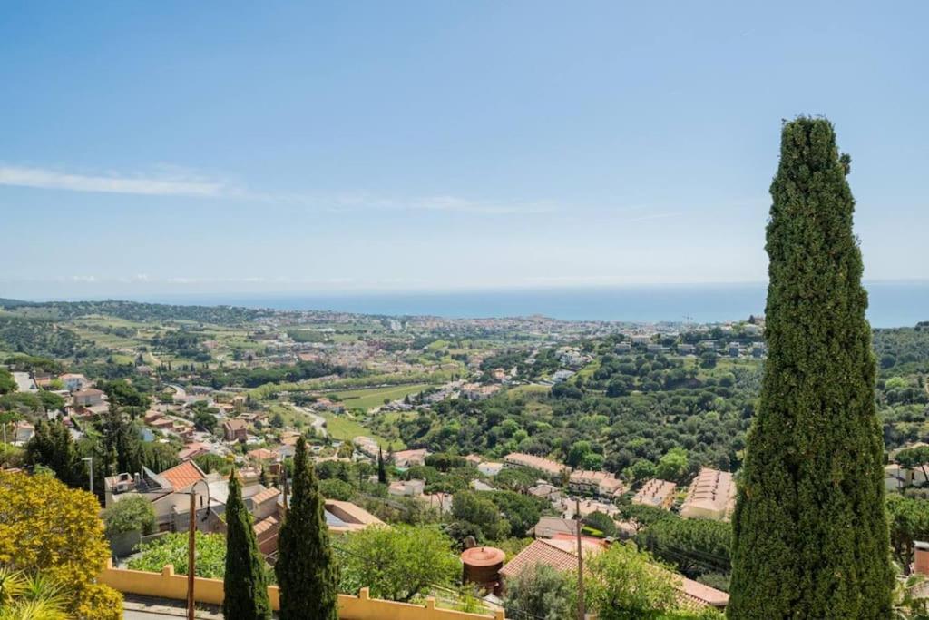 Casa Mar Blava con piscina comunitaria junto Barcelona Centro