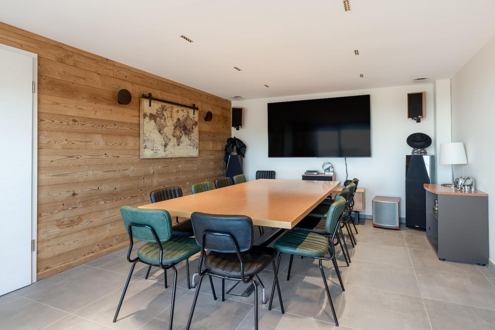 Meeting/conference room