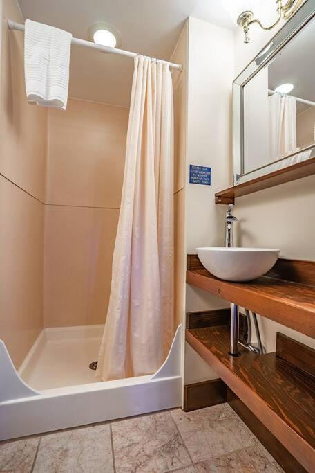 Charming Room in Historic BnB with Parking - Rm 5