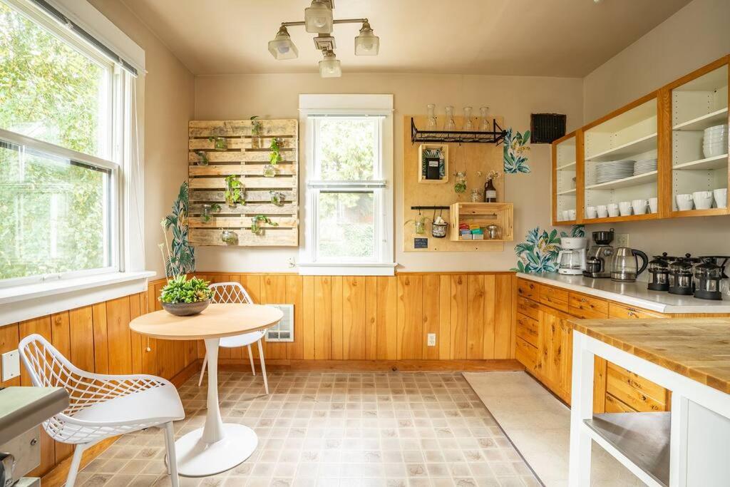 Charming Room in Historic BnB with Parking - Rm 5