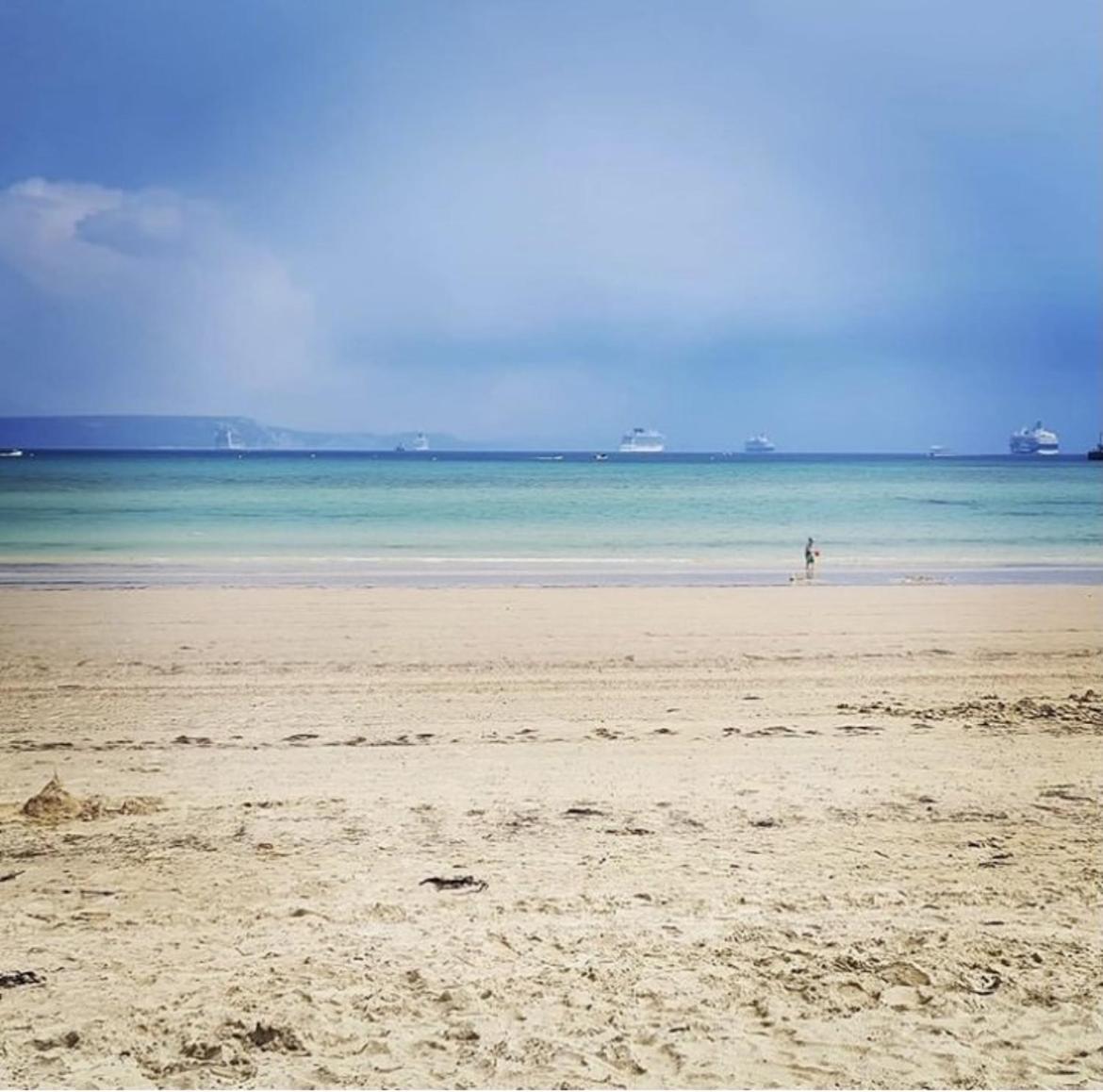 Chic seaside apartment