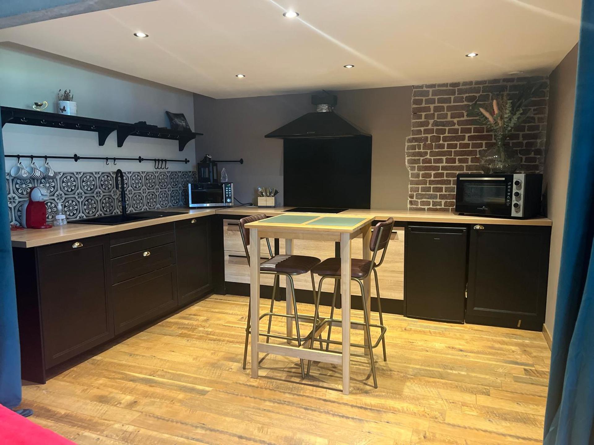 Kitchen or kitchenette