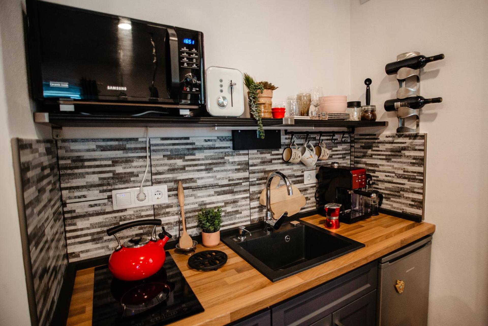 Kitchen or kitchenette