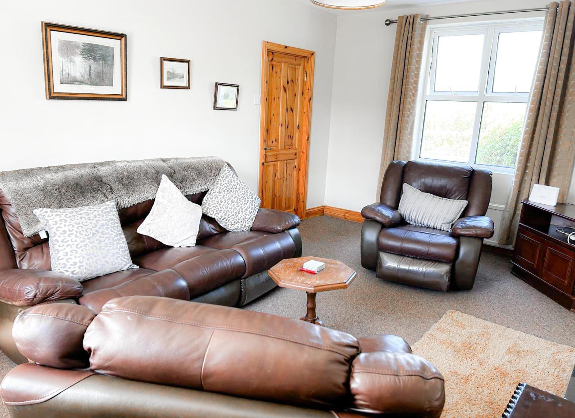 Communal lounge/ TV room