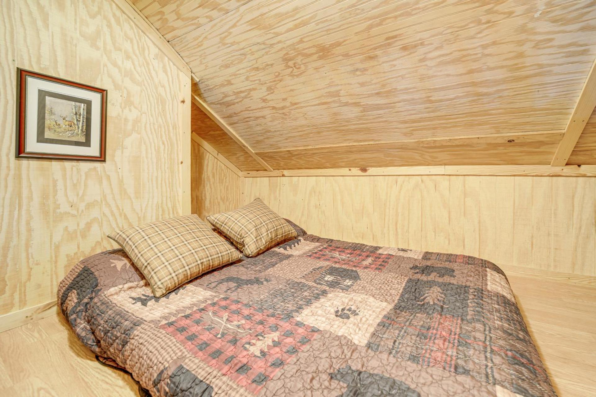 Unwind By Fire! Creekside Whittier Cabin with Deck