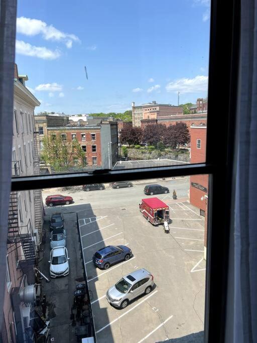 2 King Beds, Historic DTWN Hotel, Steps 2 Restaurants Room # 405