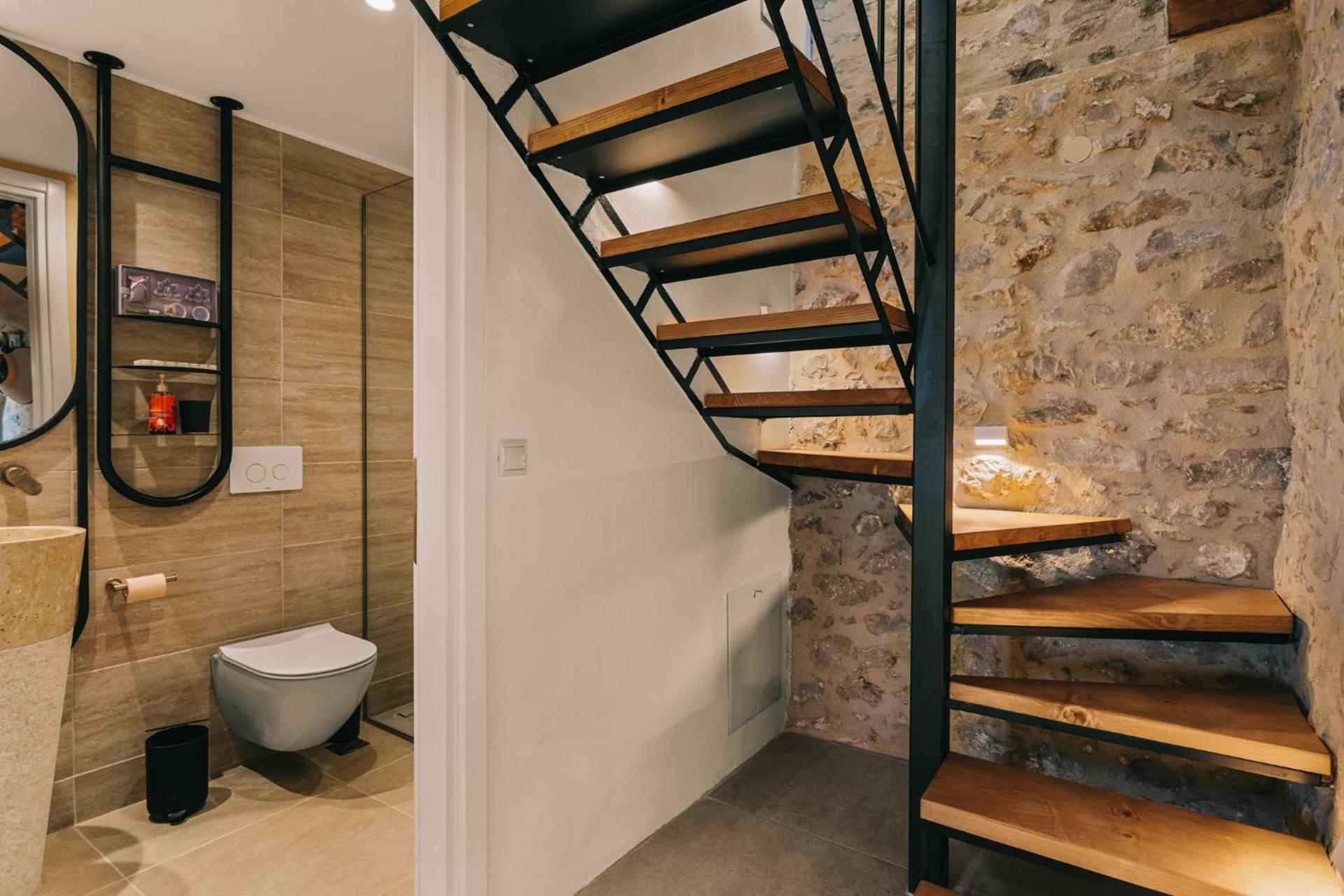 Hawk Tower Apartment - Pyrgos Towers Complex