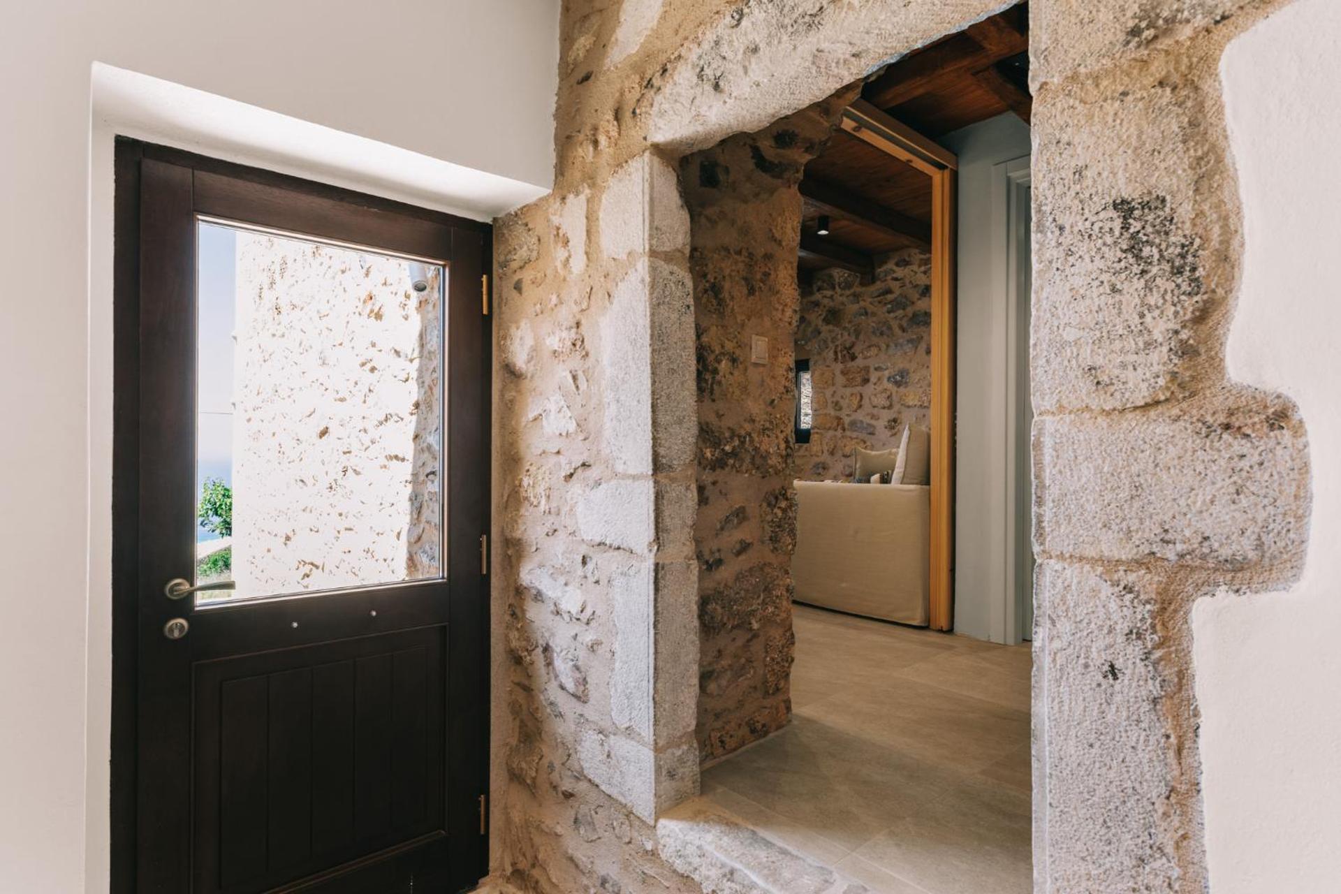 Hawk Tower Apartment - Pyrgos Towers Complex