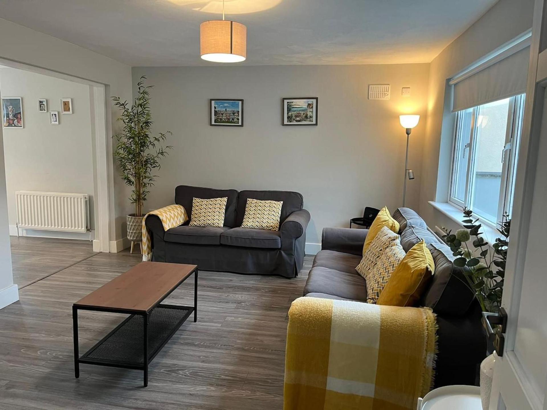 Communal lounge/ TV room