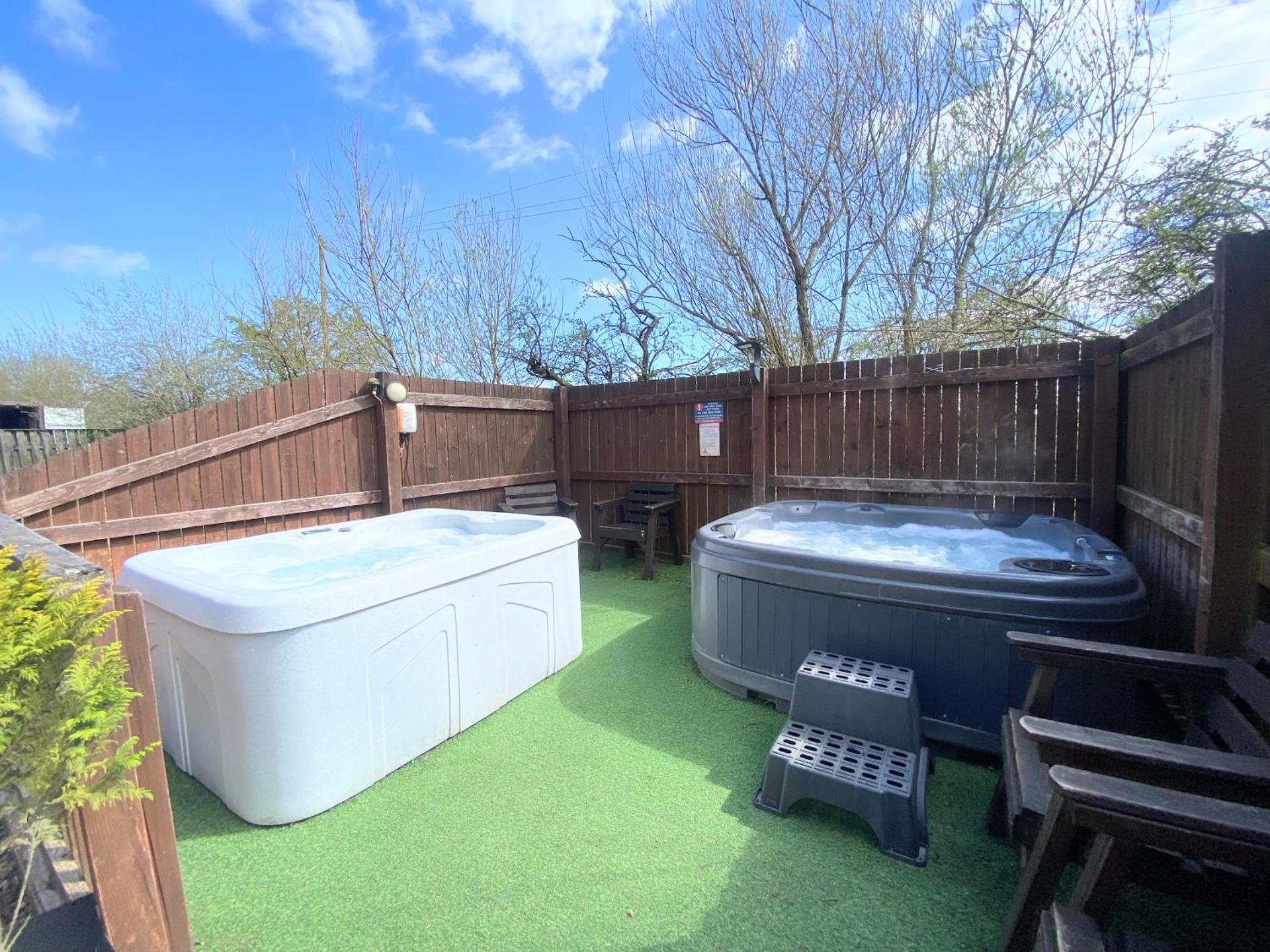 Lbtie Lodge with Two Private Hot Tubs - Fife - Loch Leven - Lomond Hills