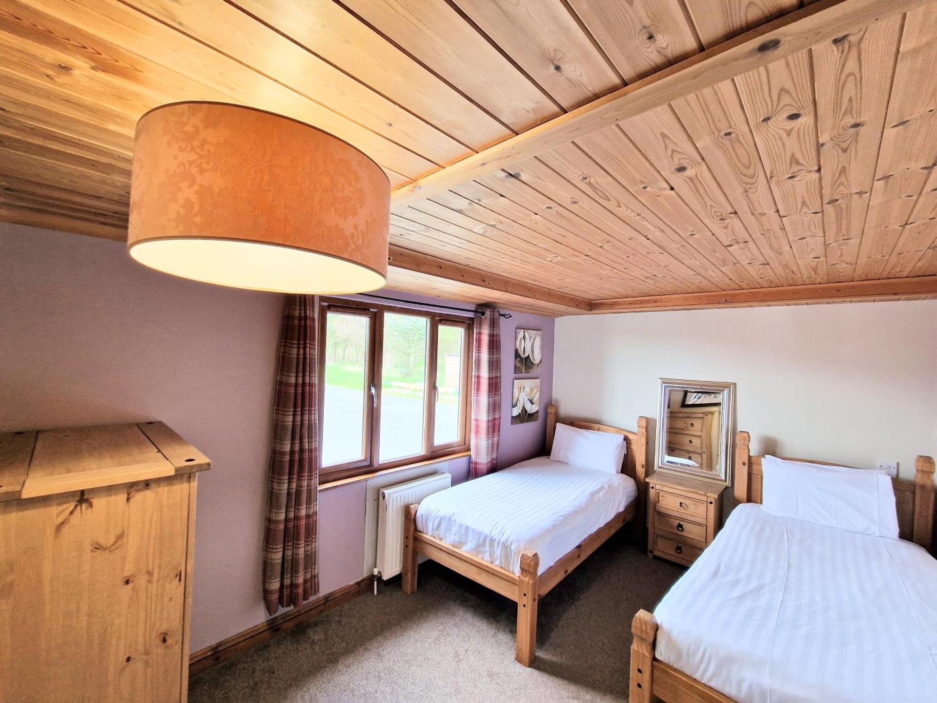 Torridon 1 with Private Hot Tub - Fife - Loch Leven - Lomond Hills- Pet Friendly