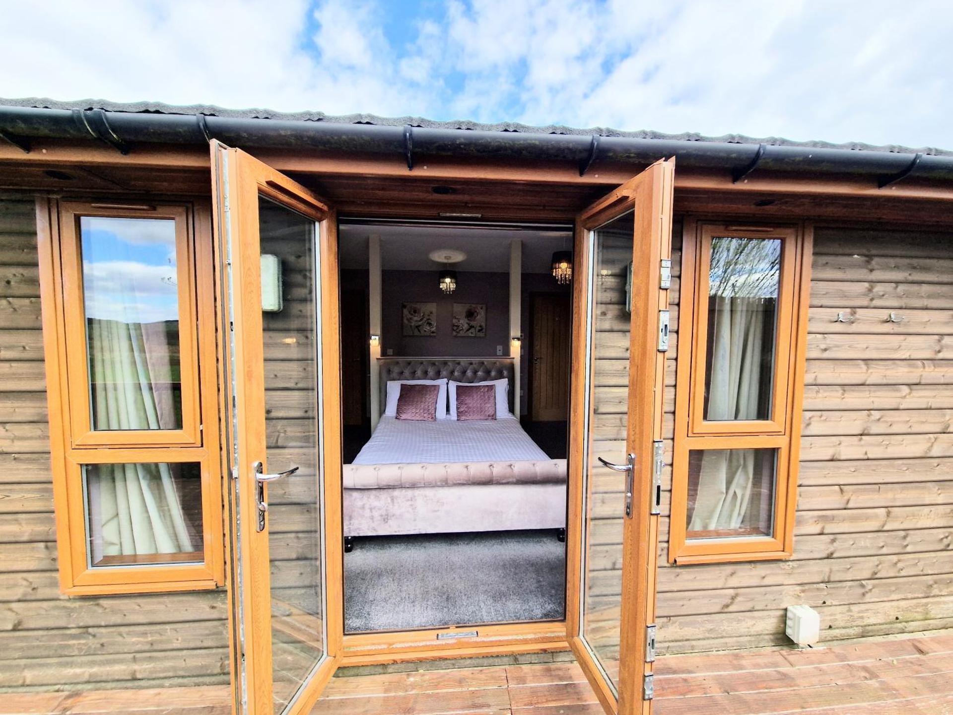 Torridon 1 with Private Hot Tub - Fife - Loch Leven - Lomond Hills- Pet Friendly