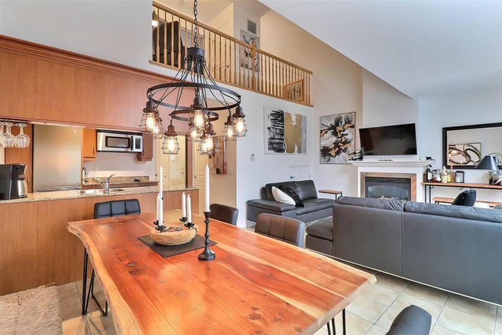 Chalet Saint-Sauveur with heated pool during Summer and Ski in Ski out!