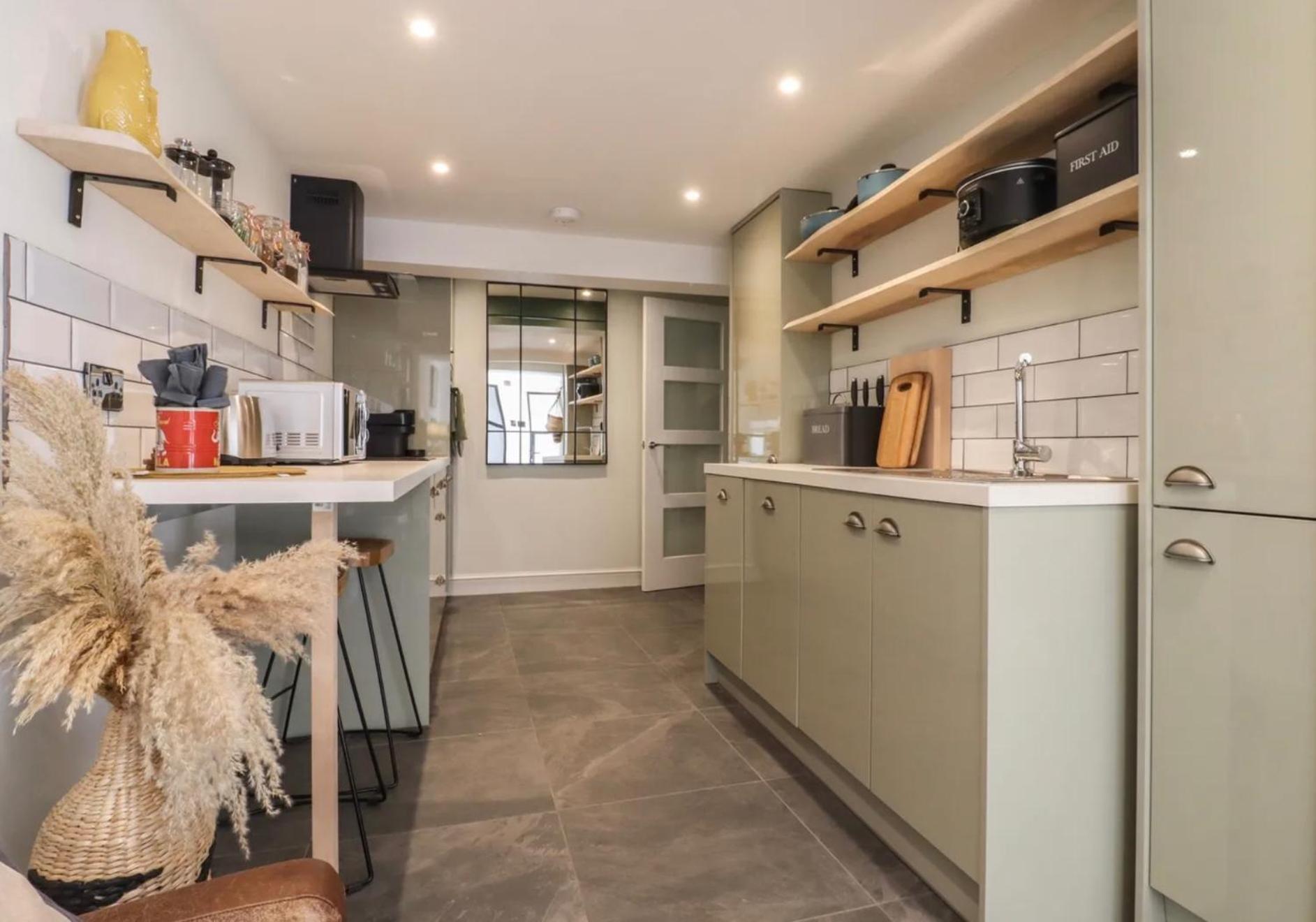 Kitchen or kitchenette