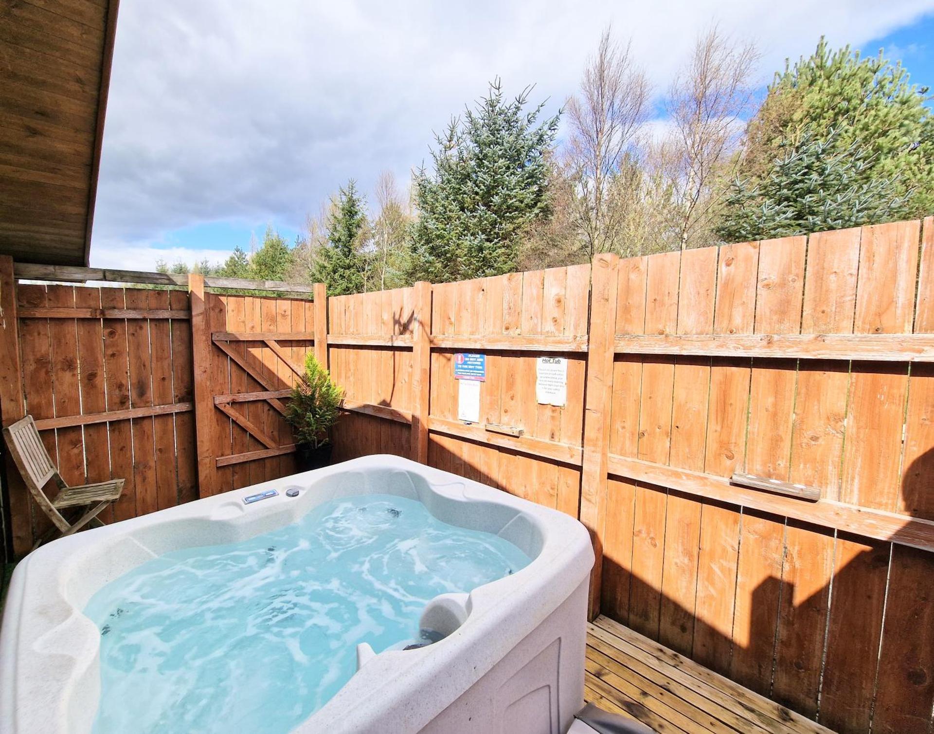Lomond 5 with Private Hot Tub - Fife - Loch Leven - Lomond Hills - Pet Friendly