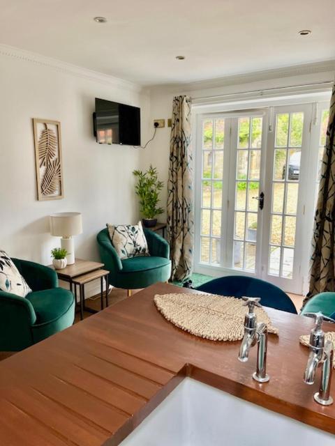 Castle Hotel & Apartments