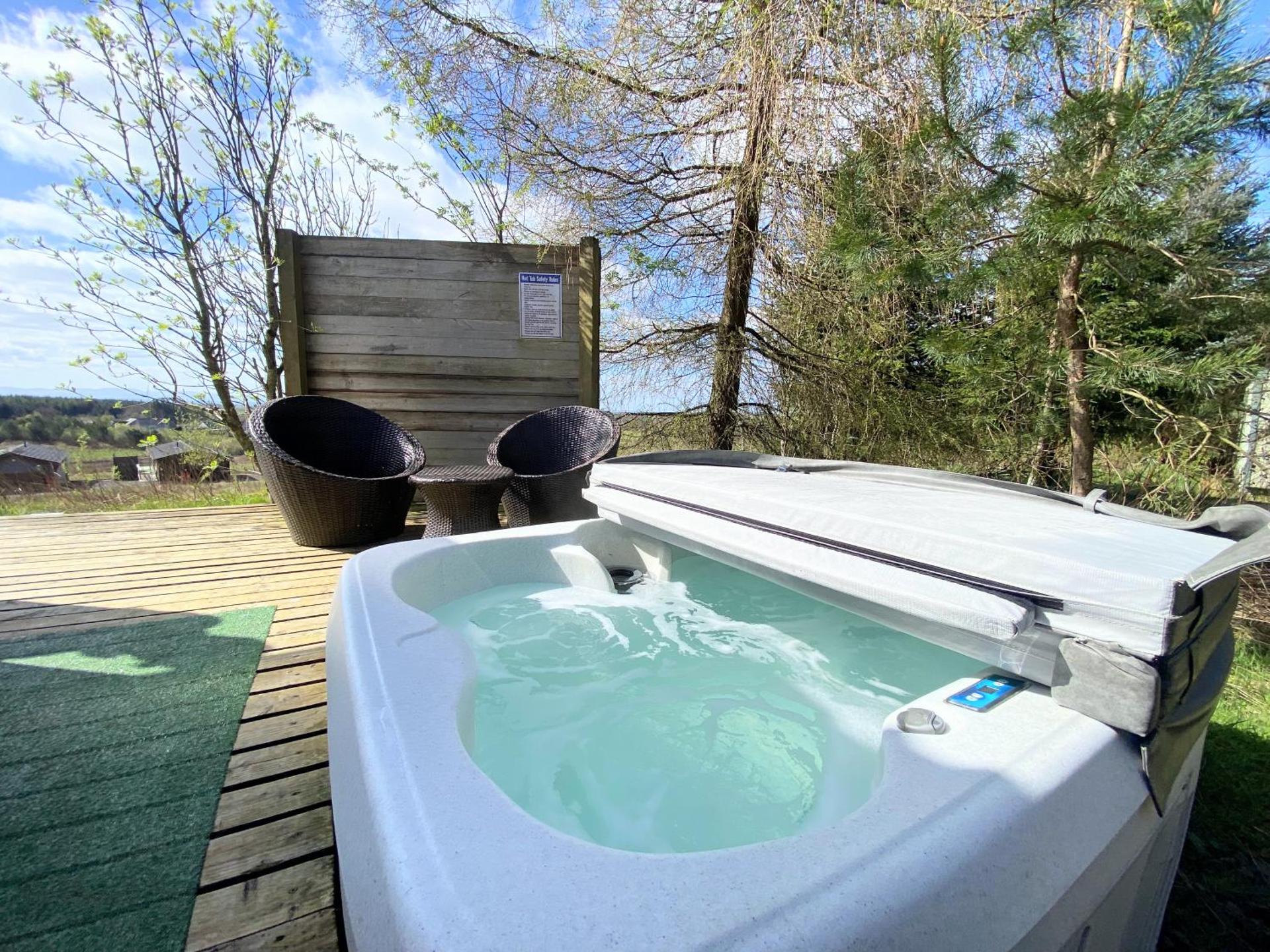 Blair Tiny House with Private Hot Tub - Fife - Loch Leven - Lomond Hills