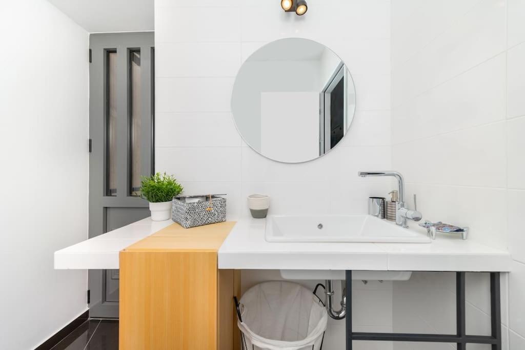 The HostMaster Urban Bliss