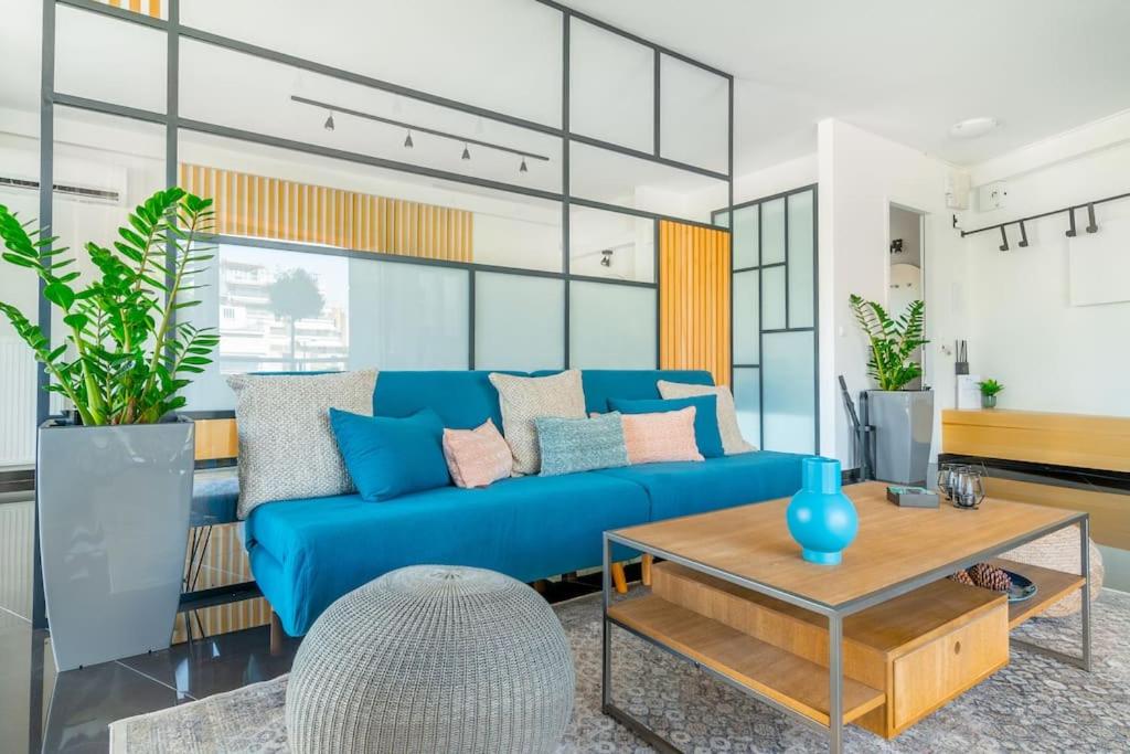 The HostMaster Urban Bliss