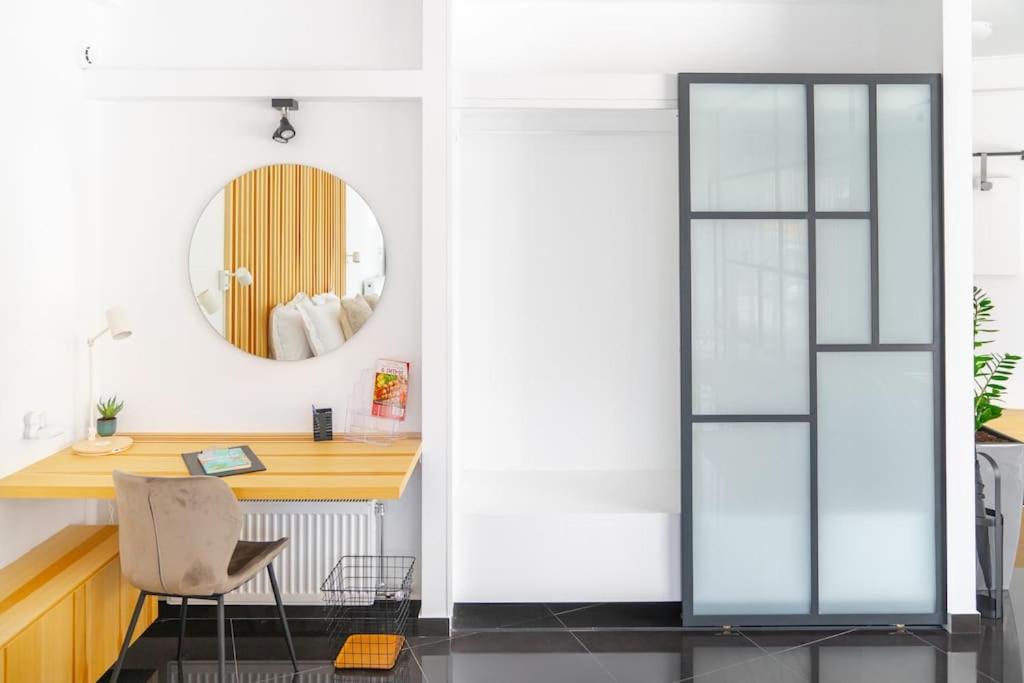 The HostMaster Urban Bliss