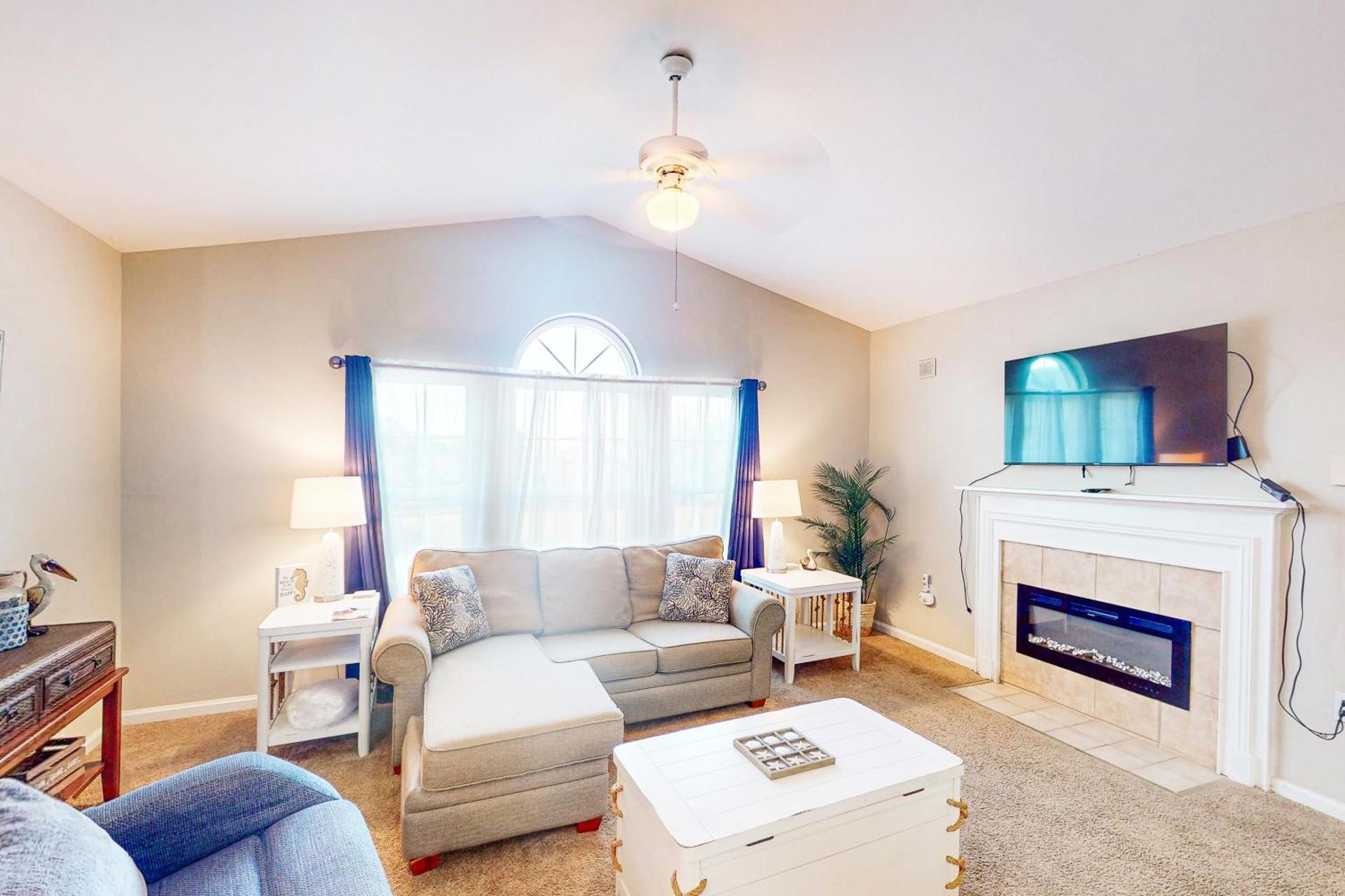 Colony Club M8 - Pelican Perch