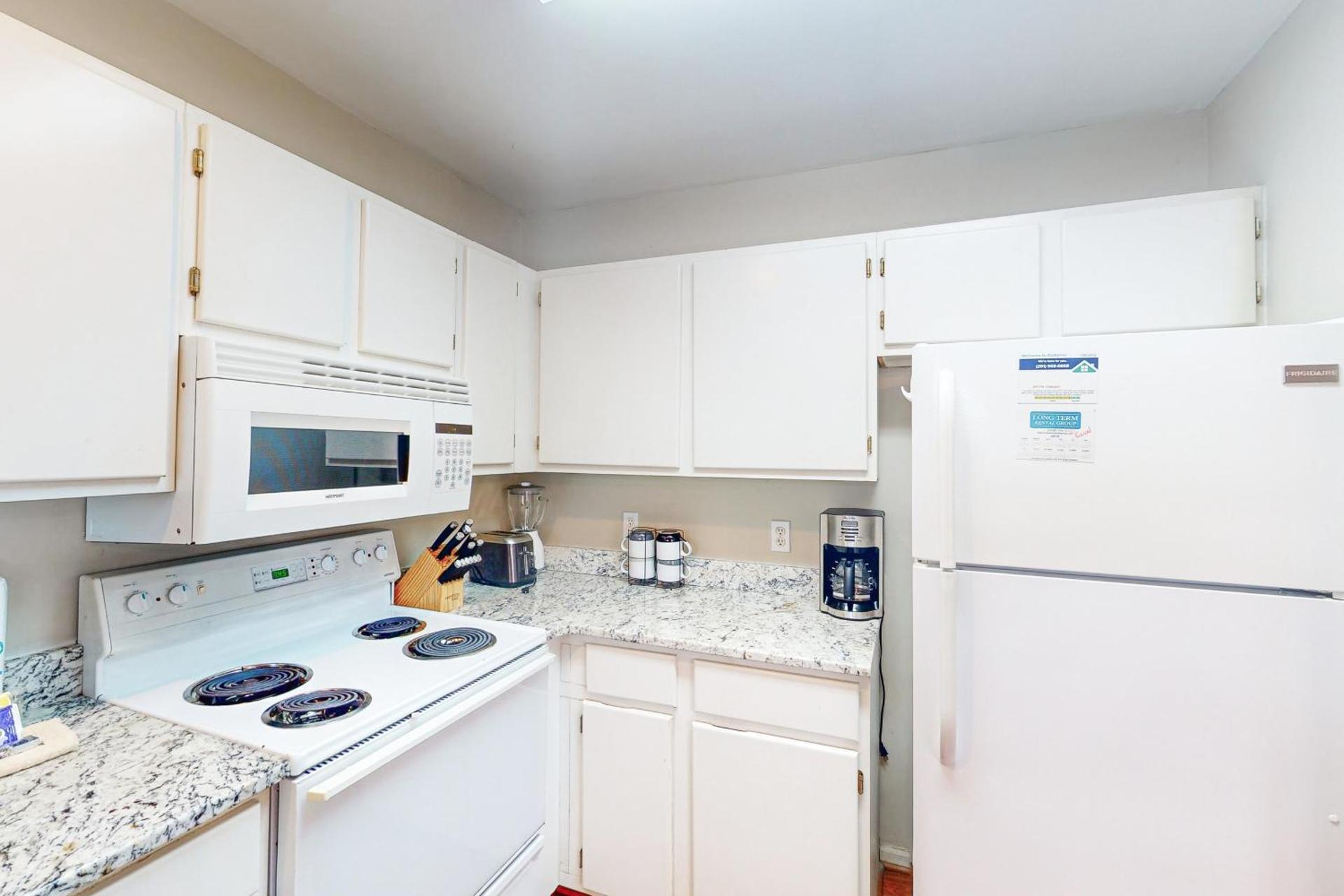 Colony Club M8 - Pelican Perch