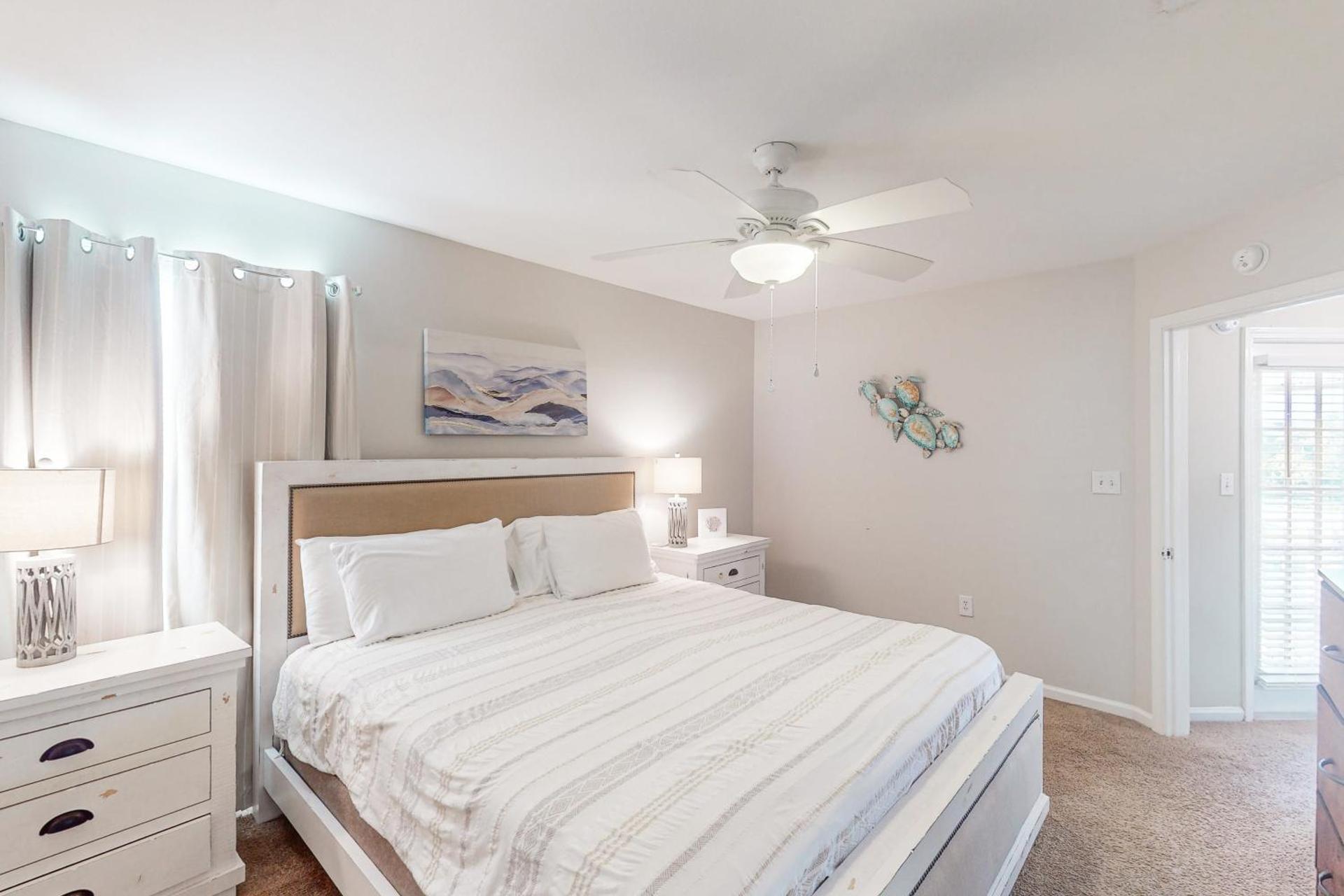 Colony Club M8 - Pelican Perch