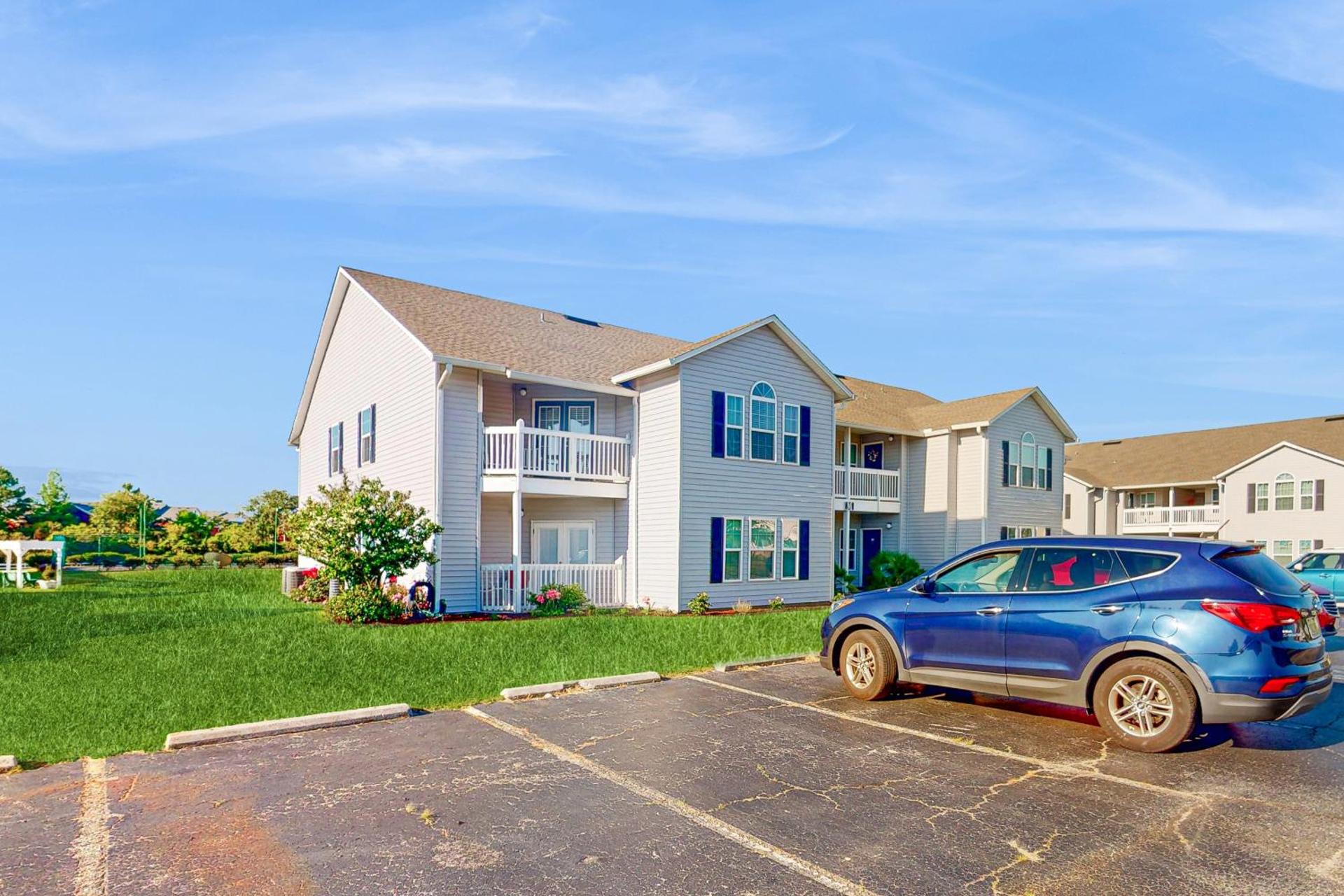 Colony Club M8 - Pelican Perch