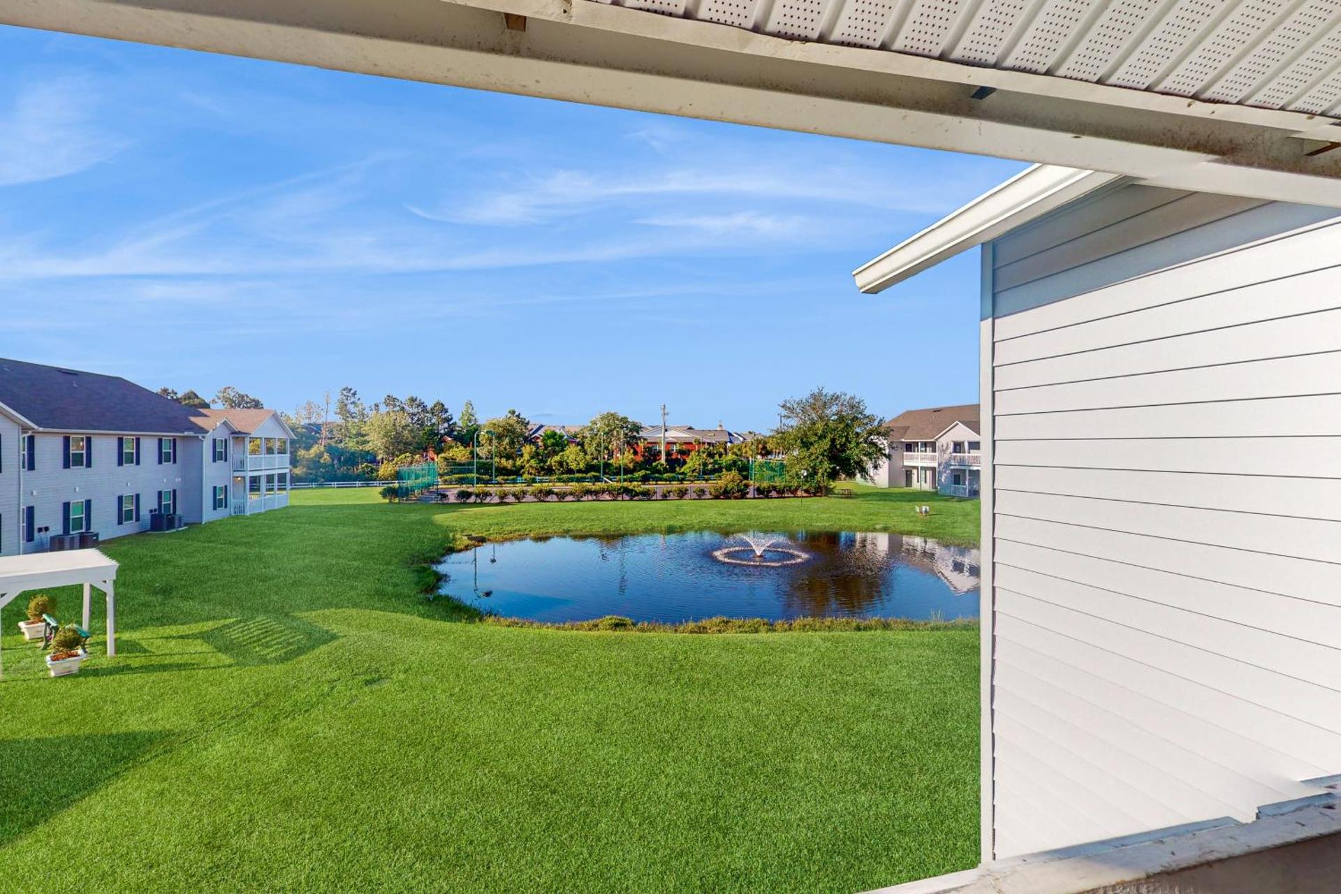 Colony Club M8 - Pelican Perch